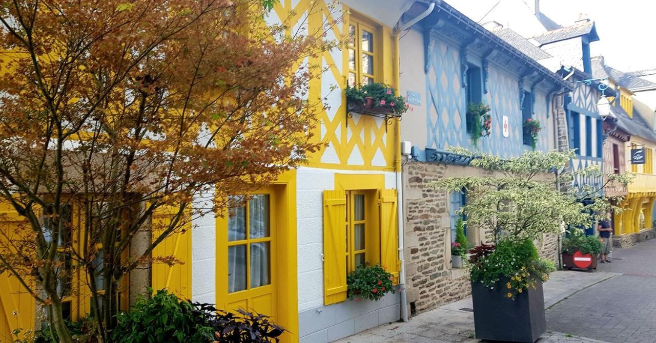 Le Vieux Moulin Gites - Detached Cottage With Garden Views And Pool Guegon Exterior photo